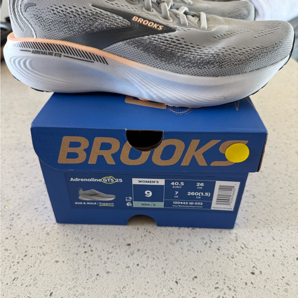 Brooks Light Gray Adrenaline GTS 25 Shoes